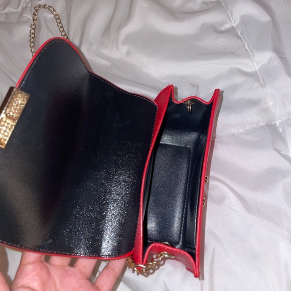 Cross body - Picture 4 of 4